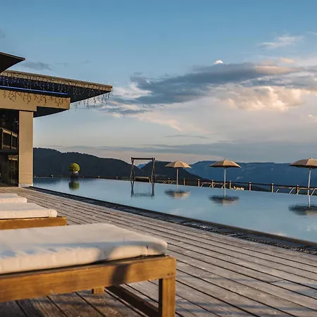 Hotel Hotel Chalet Mirabell 5*